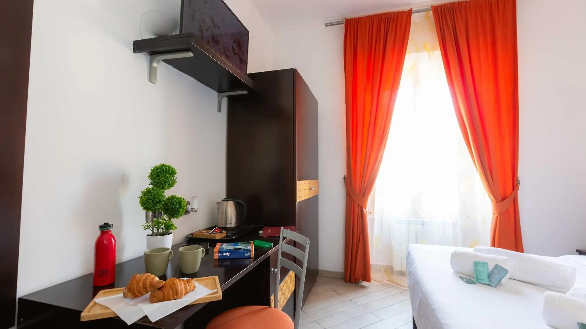 Affittacamere Termini -Statuto Zen Guesthouse- Zen01 Roma Italia
